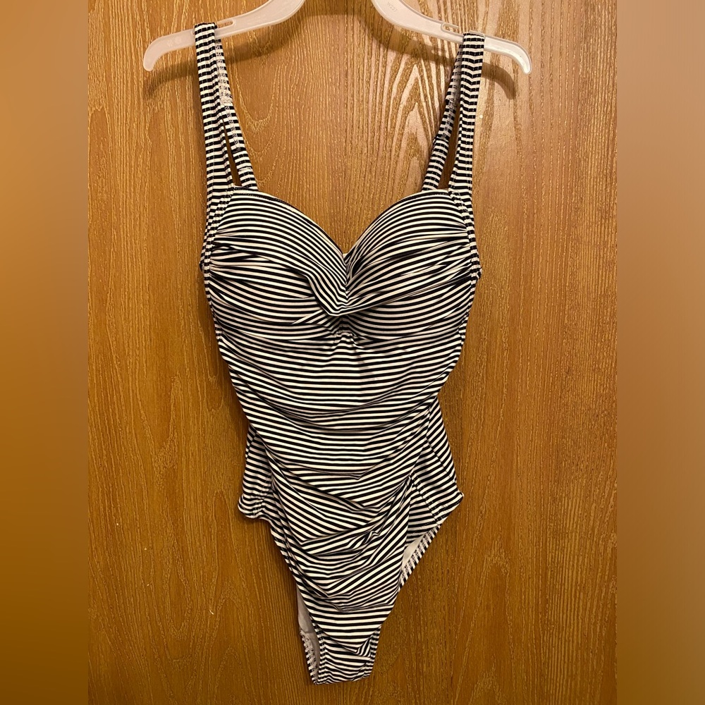 NIPTUCK SWIM One Piece Swimsuit Size 6